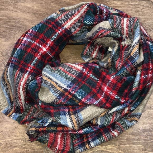 ModCloth bloggers favorite Loch & Key Tartan plaid large blanket scarf - Picture 8 of 8
